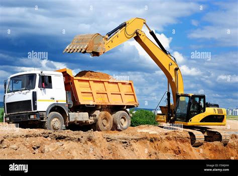 loading dump trucks with excavator